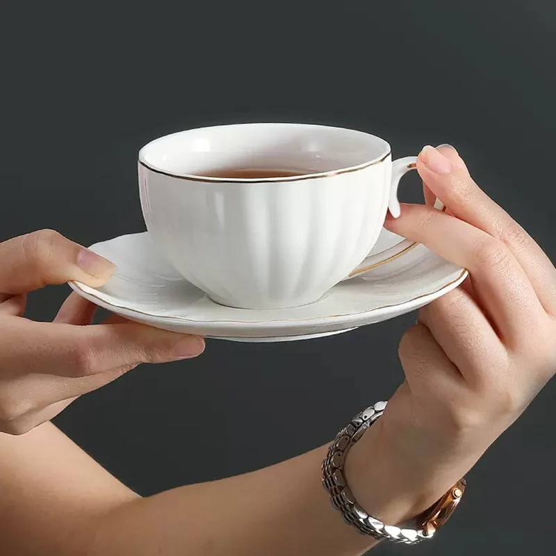 Coffee Tea Latte - Biała ceramiczna filiżanka do kawy z