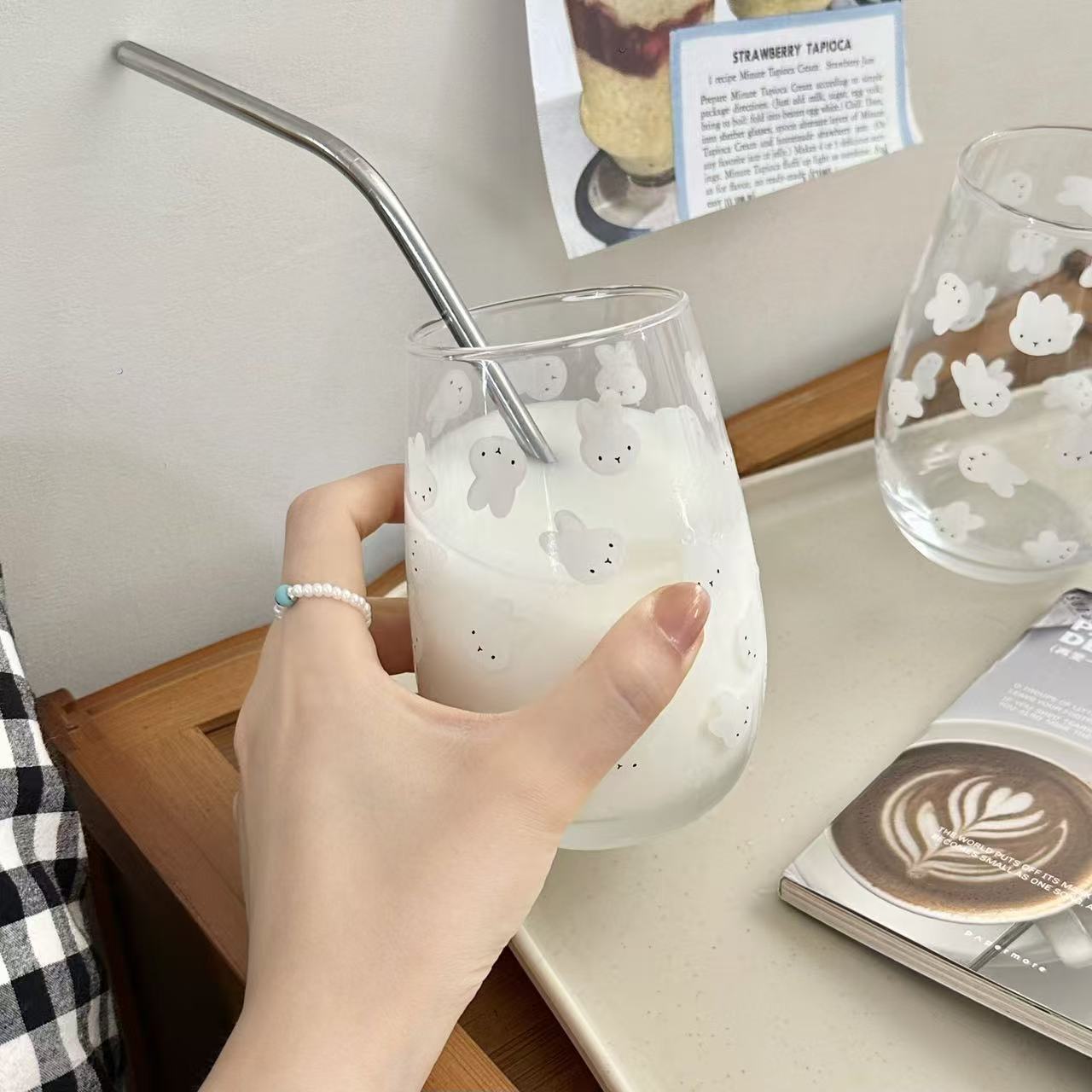 Uroczy szklany kubek z nadruki – Water Tea And Coffee recenzja i cena